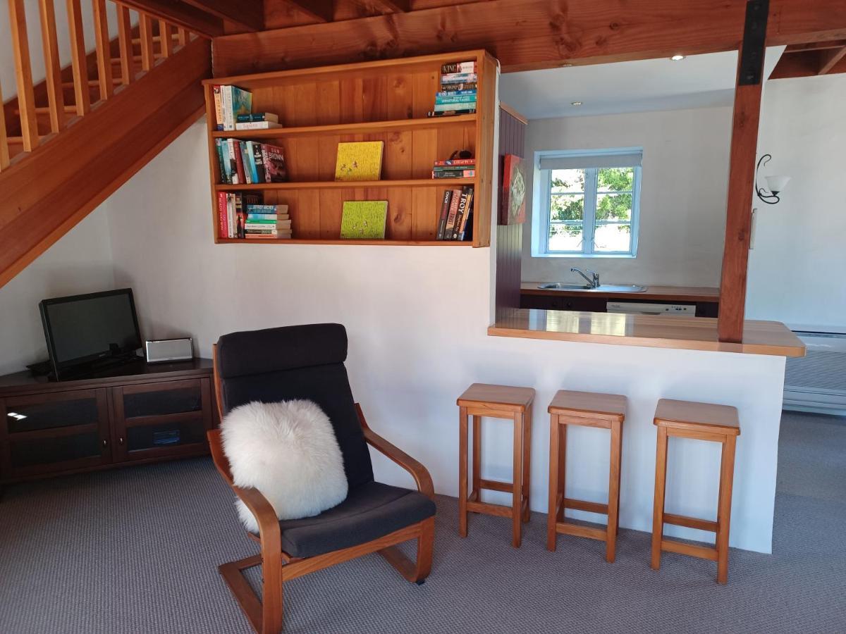 Pirita Vineyard Cottage. Upper Moutere ภายนอก รูปภาพ